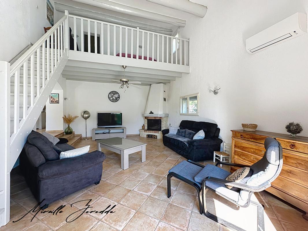 JONQUIERES-SAINT-VINCENT JONQUIÈRES SAINT VINCENT VILLA 5 CHAMBRES de 169m² AVEC GARAGE ET PISCINE 17