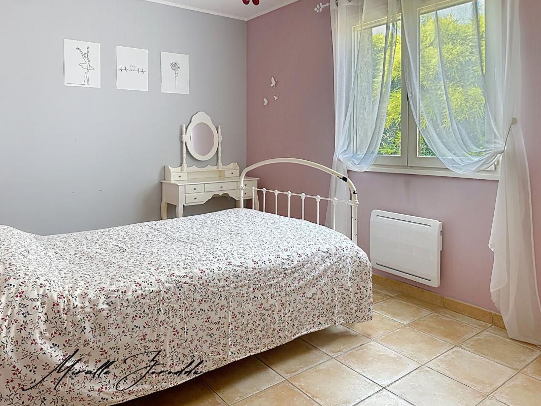 JONQUIERES-SAINT-VINCENT JONQUIÈRES SAINT VINCENT VILLA 5 CHAMBRES de 169m² AVEC GARAGE ET PISCINE 9