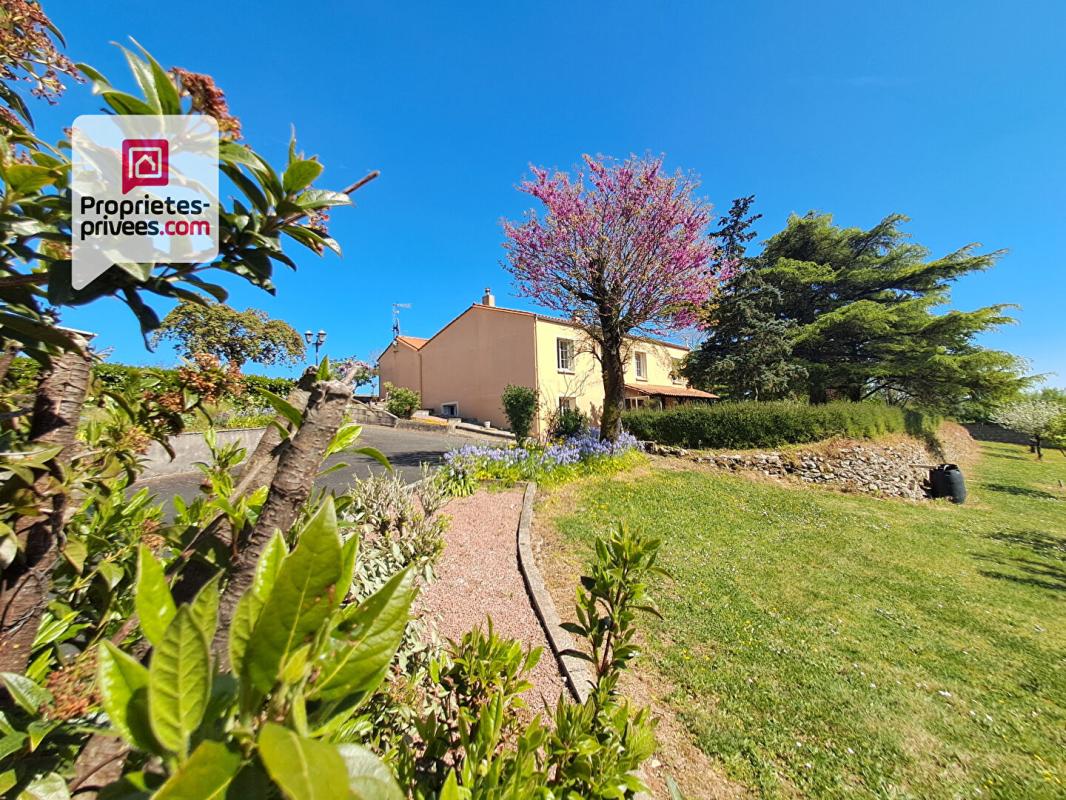 XANTON-CHASSENON PROPRIÉTÉ  EN PLEINE CAMPAGNE  (187 m² ) 11 PIÈCES  FORT POTENTIEL 1