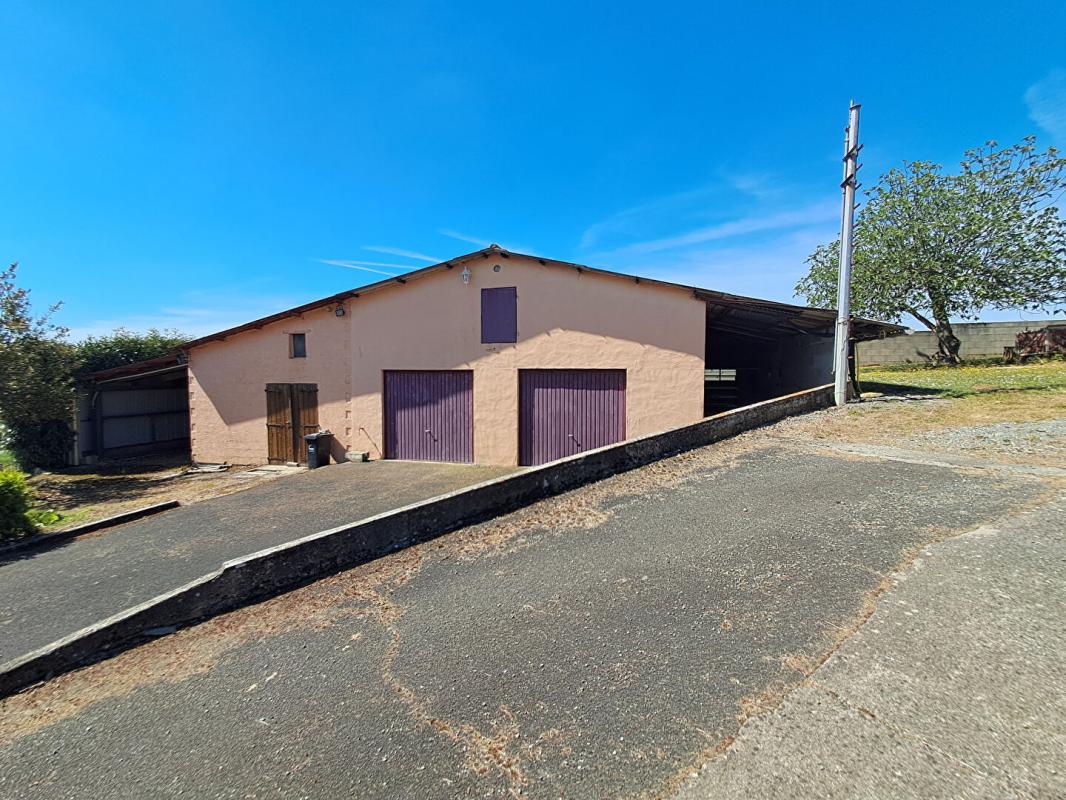 XANTON-CHASSENON PROPRIÉTÉ  EN PLEINE CAMPAGNE  (187 m² ) 11 PIÈCES  FORT POTENTIEL 13