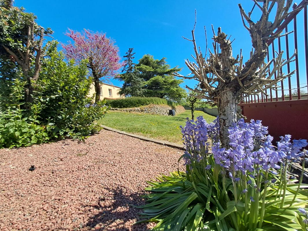 XANTON-CHASSENON PROPRIÉTÉ  EN PLEINE CAMPAGNE  (187 m² ) 11 PIÈCES  FORT POTENTIEL 4