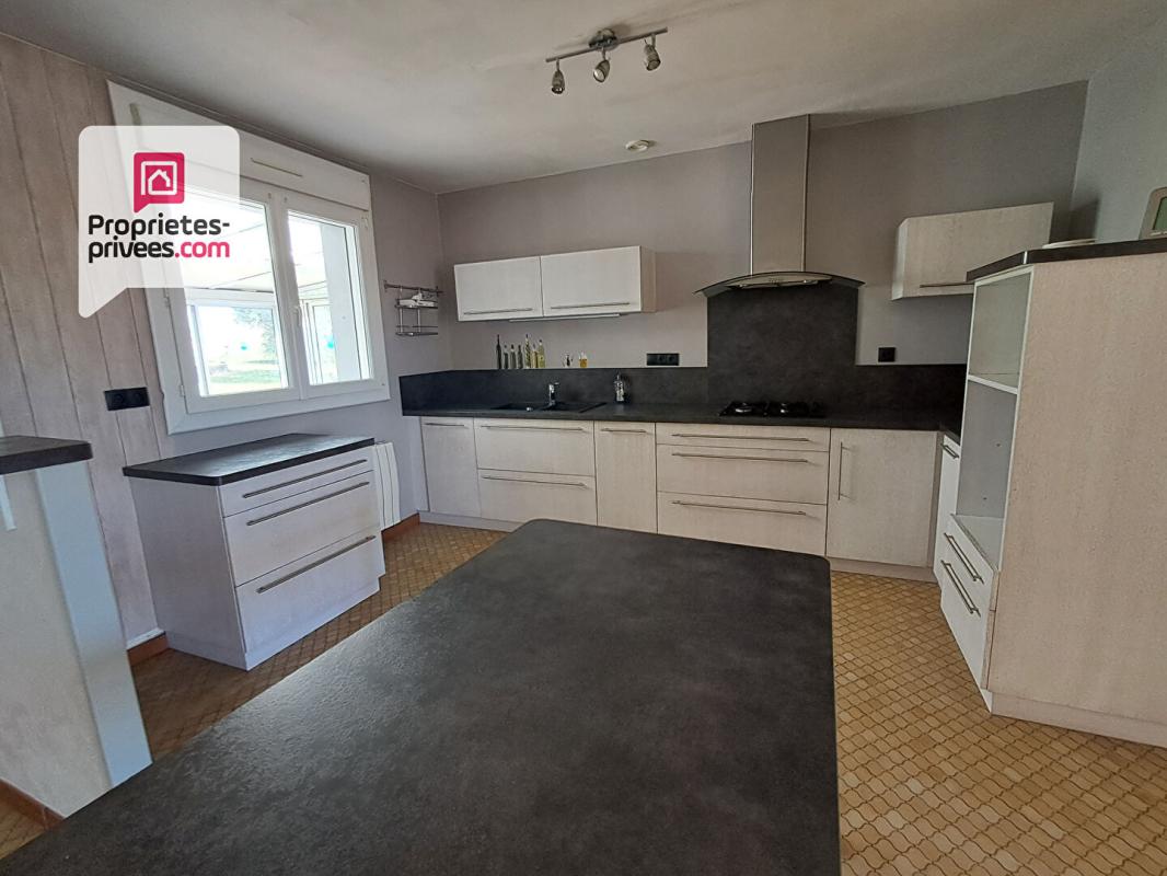 XANTON-CHASSENON PROPRIÉTÉ  EN PLEINE CAMPAGNE  (187 m² ) 11 PIÈCES  FORT POTENTIEL 7