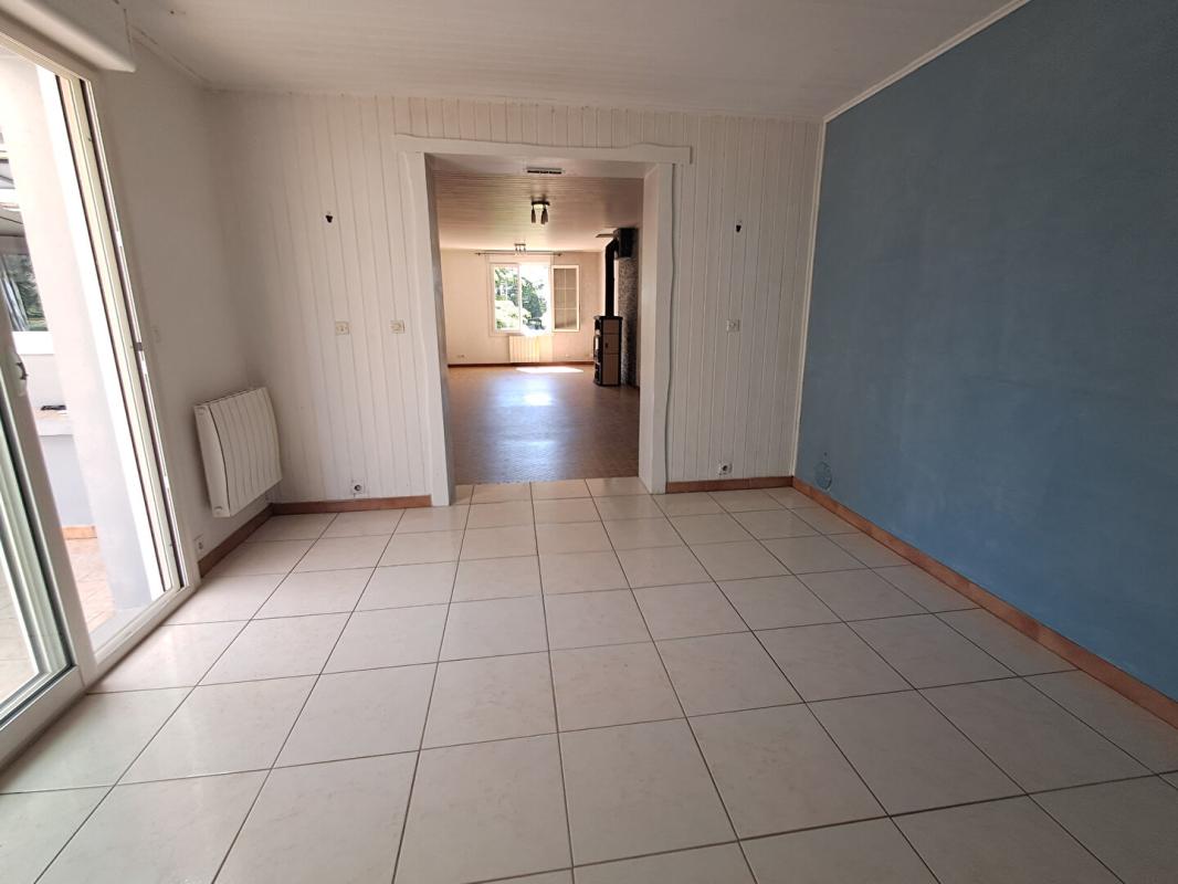 XANTON-CHASSENON PROPRIÉTÉ  EN PLEINE CAMPAGNE  (187 m² ) 11 PIÈCES  FORT POTENTIEL 8