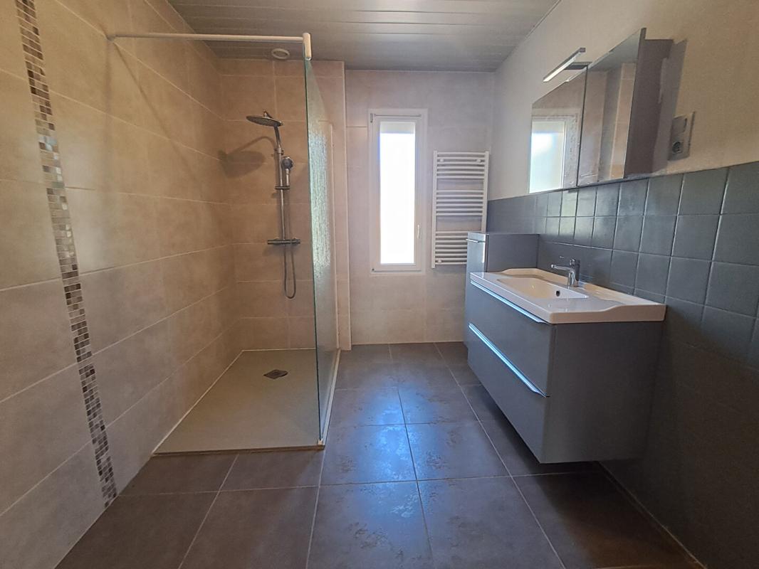 XANTON-CHASSENON PROPRIÉTÉ  EN PLEINE CAMPAGNE  (187 m² ) 11 PIÈCES  FORT POTENTIEL 9