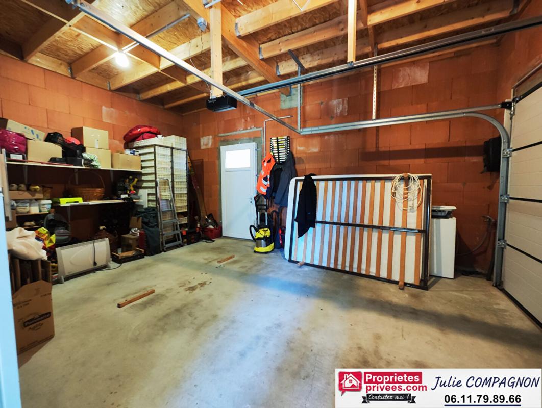 SAINT-QUENTIN-EN-MAUGES Maison 100 m² avec 2 chambres , 2 garages, grand carport et jardin 12