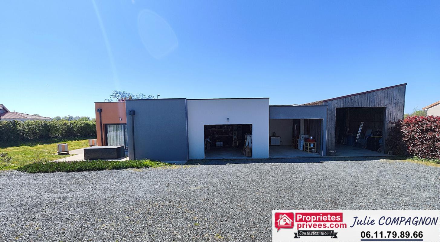 SAINT-QUENTIN-EN-MAUGES Maison 100 m² avec 2 chambres , 2 garages, grand carport et jardin 16