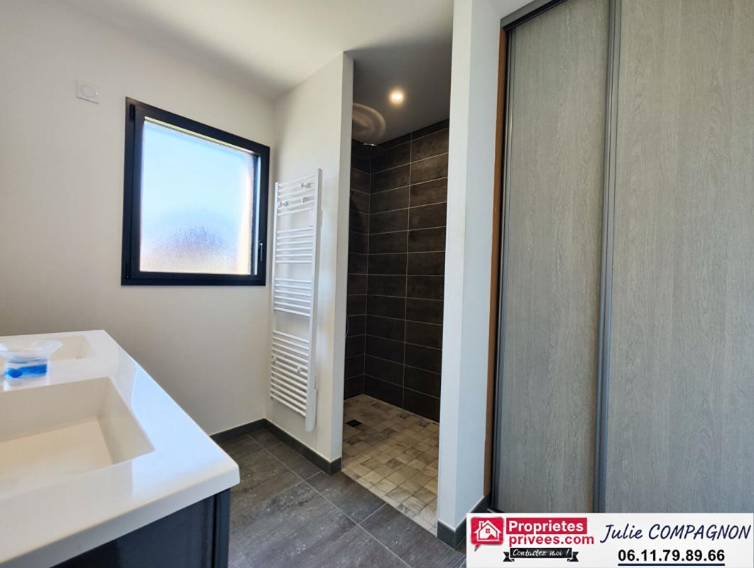 SAINT-QUENTIN-EN-MAUGES Maison 100 m² avec 2 chambres , 2 garages, grand carport et jardin 8