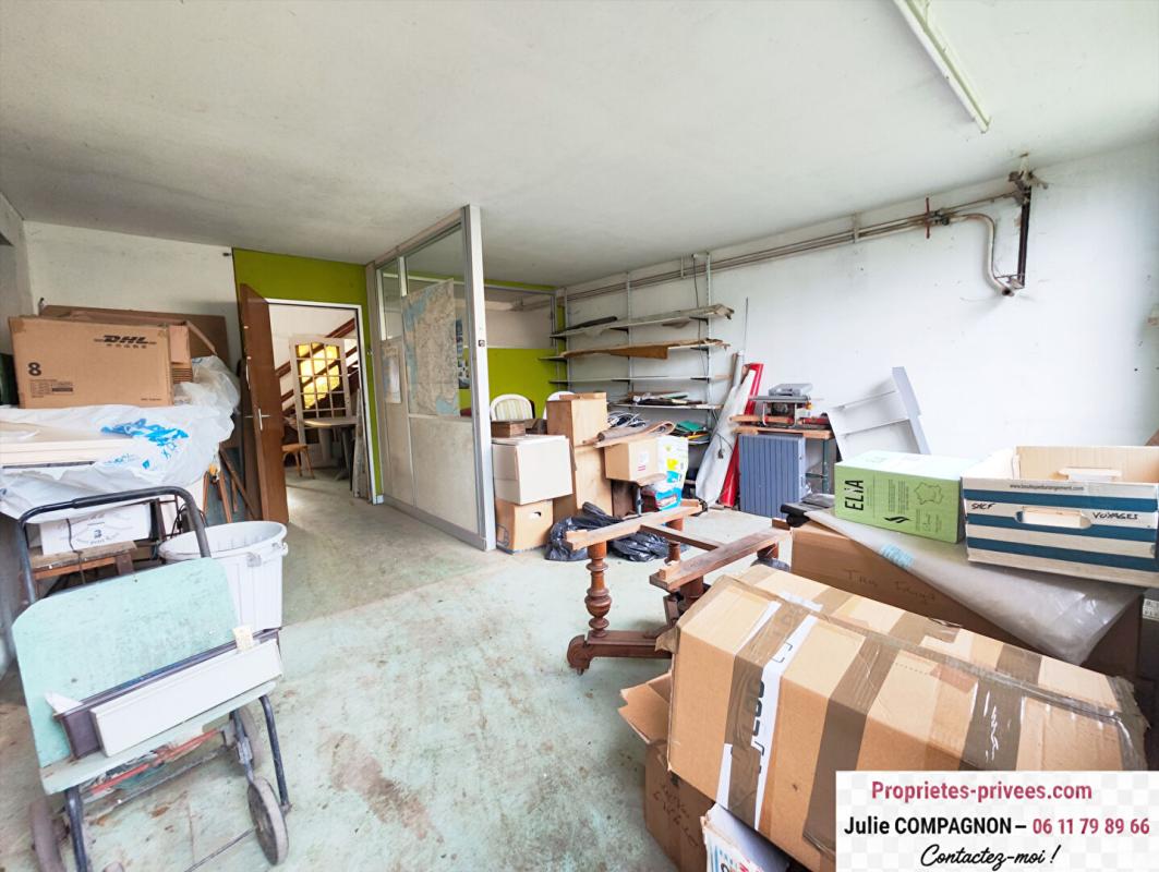 VARADES Terrain avec grand atelier 400 m² bureau, garage et grenier 10