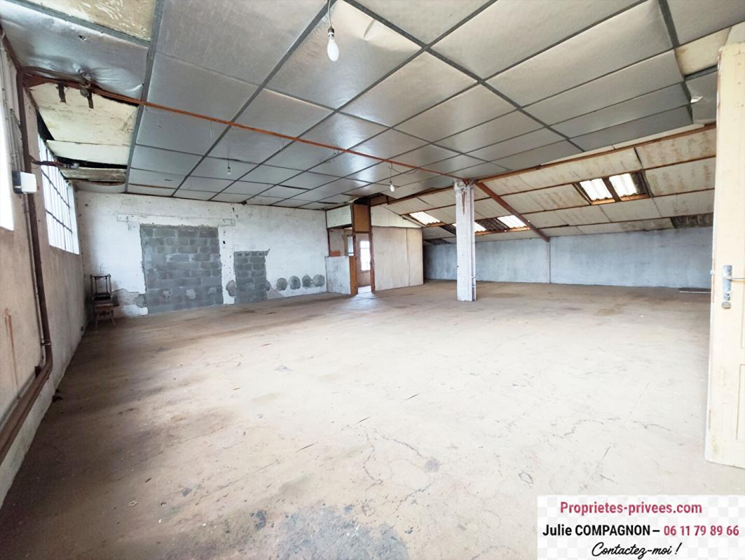VARADES Terrain avec grand atelier 400 m² bureau, garage et grenier 15