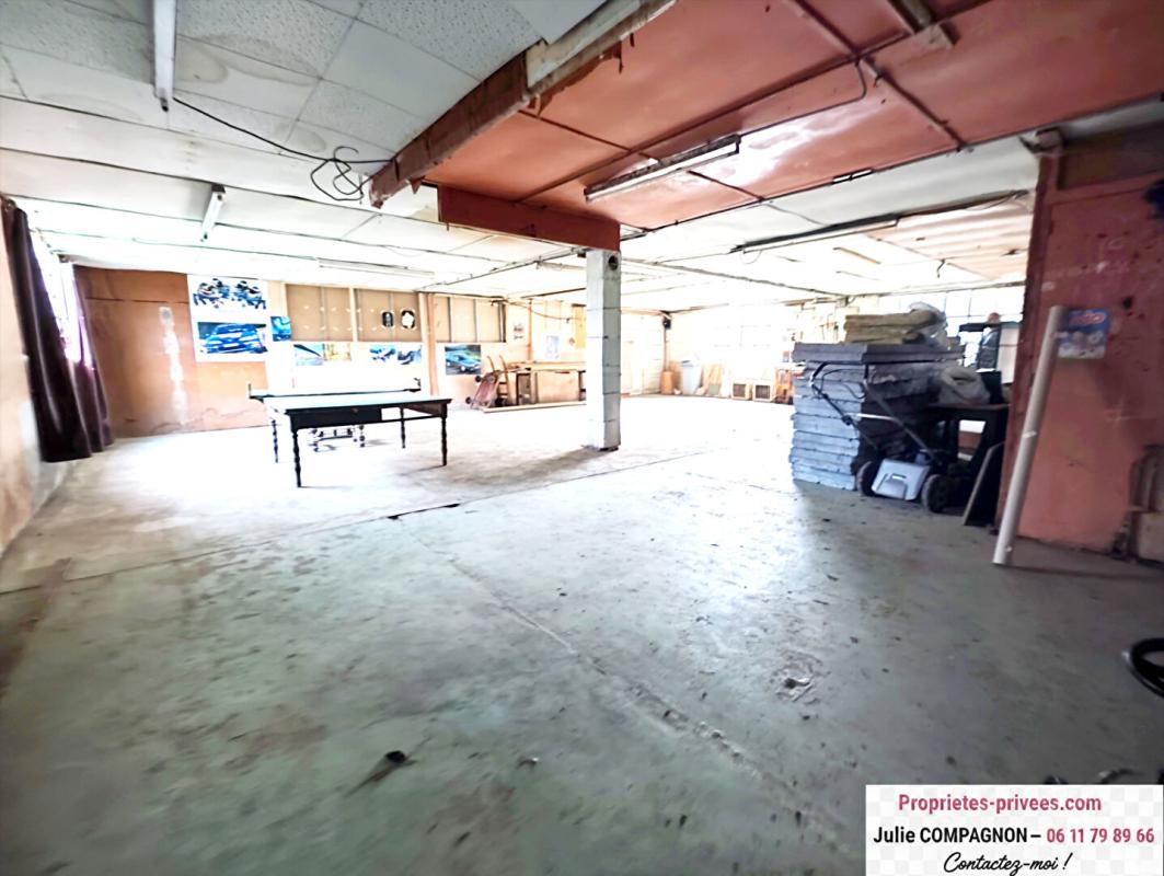 VARADES Terrain avec grand atelier 400 m² bureau, garage et grenier 5