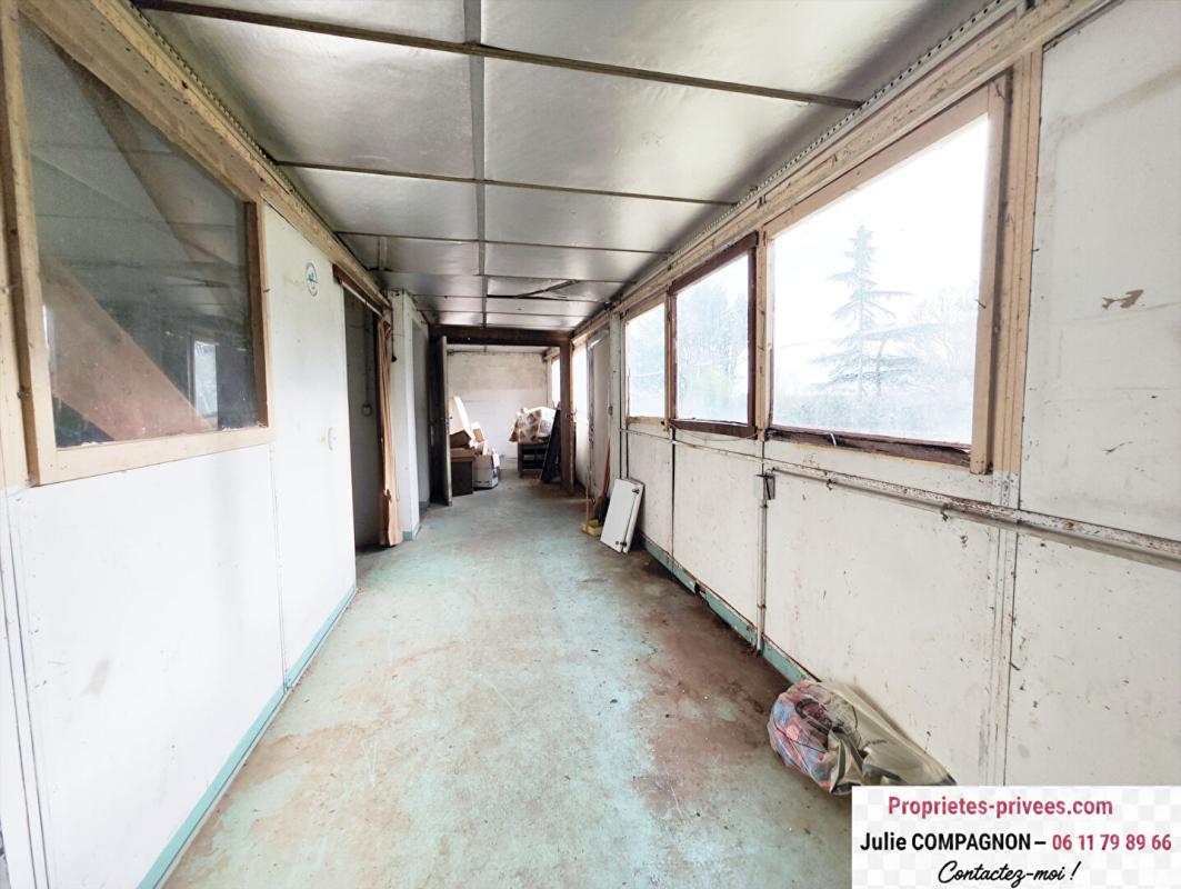 VARADES Terrain avec grand atelier 400 m² bureau, garage et grenier 6