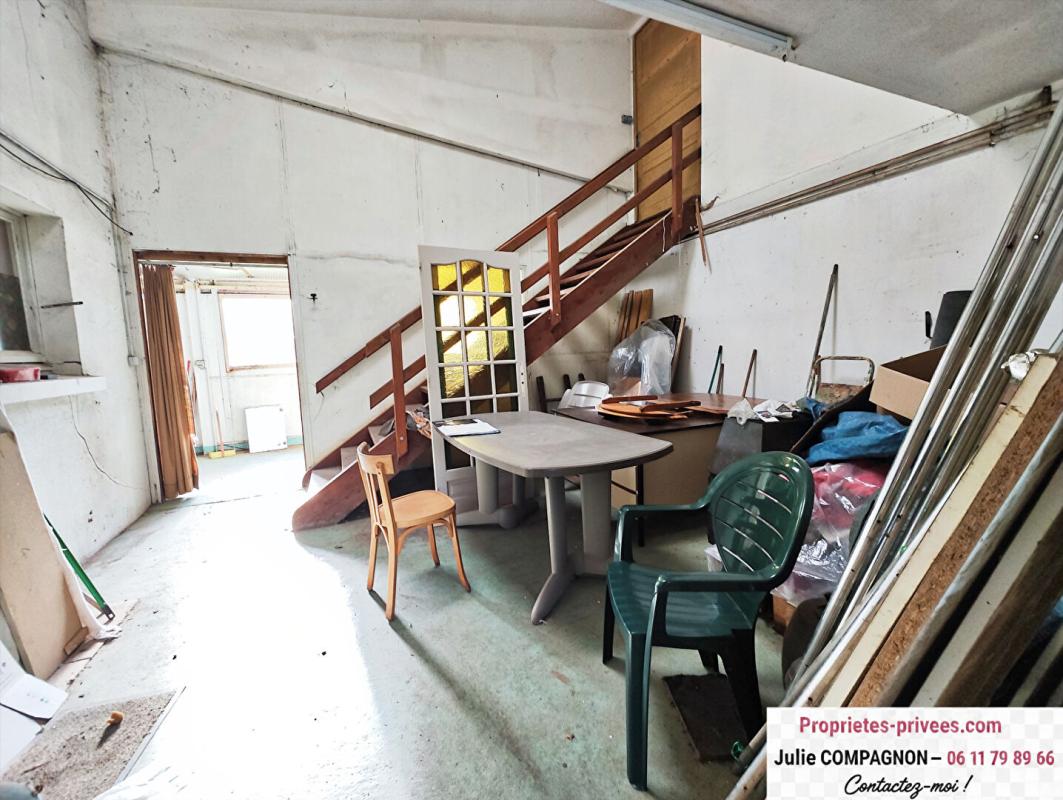 VARADES Terrain avec grand atelier 400 m² bureau, garage et grenier 8