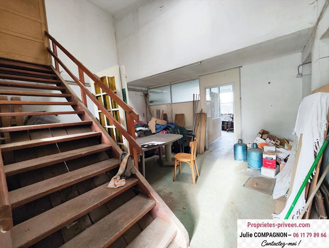 VARADES Terrain avec grand atelier 400 m² bureau, garage et grenier 9