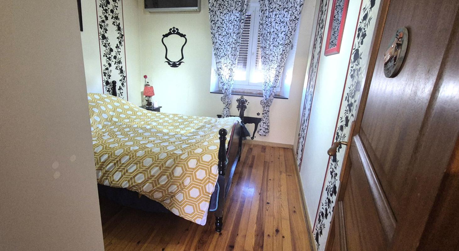 SAINT-DIZIER Belle Maison Individuelle en Pierre ou de Caractère de 131 m² à Remettre à votre Goût avec sa Cour sécurisée de 100 m², Terrasse de 28 m², Sas d'entrée, Sous-sol complet de 73 m² avec Buanderie, Atelier, Cave, Chaufferie PAC Air-Air, Climatisation, Pannea 12