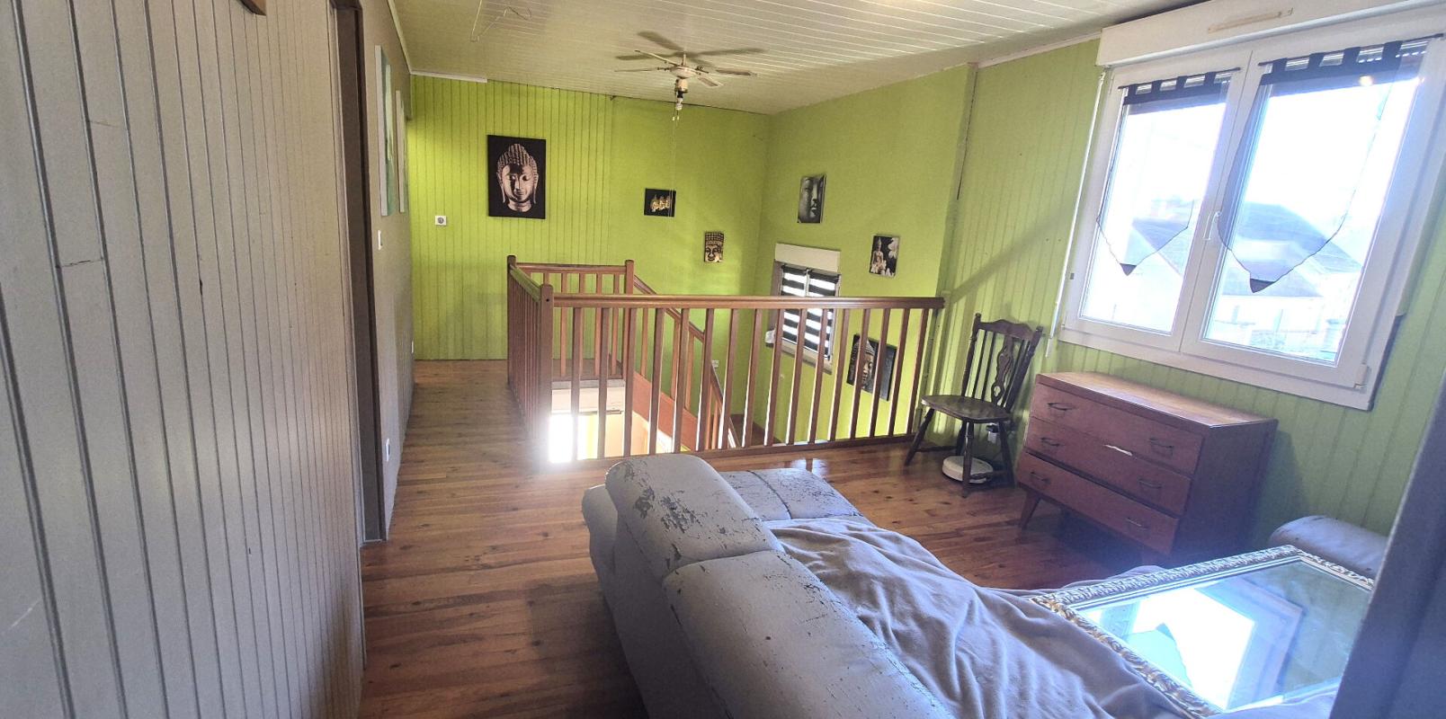 SAINT-DIZIER Belle Maison Individuelle en Pierre ou de Caractère de 131 m² à Remettre à votre Goût avec sa Cour sécurisée de 100 m², Terrasse de 28 m², Sas d'entrée, Sous-sol complet de 73 m² avec Buanderie, Atelier, Cave, Chaufferie PAC Air-Air, Climatisation, Pannea 13