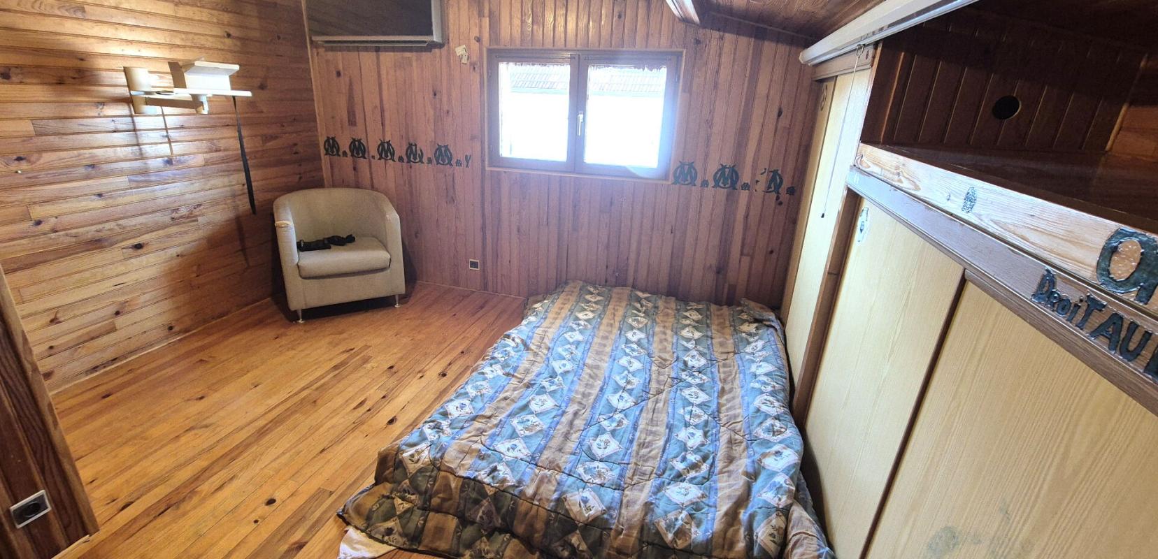 SAINT-DIZIER Belle Maison Individuelle en Pierre ou de Caractère de 131 m² à Remettre à votre Goût avec sa Cour sécurisée de 100 m², Terrasse de 28 m², Sas d'entrée, Sous-sol complet de 73 m² avec Buanderie, Atelier, Cave, Chaufferie PAC Air-Air, Climatisation, Pannea 15