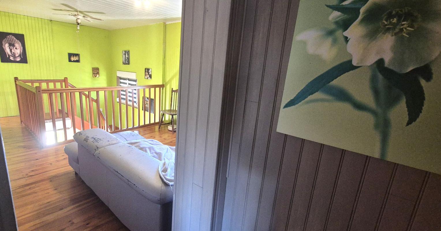 SAINT-DIZIER Belle Maison Individuelle en Pierre ou de Caractère de 131 m² à Remettre à votre Goût avec sa Cour sécurisée de 100 m², Terrasse de 28 m², Sas d'entrée, Sous-sol complet de 73 m² avec Buanderie, Atelier, Cave, Chaufferie PAC Air-Air, Climatisation, Pannea 16