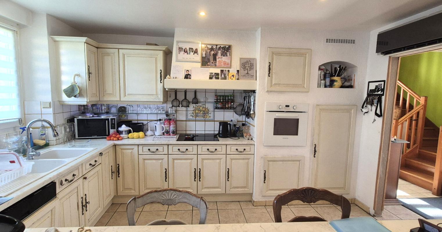 SAINT-DIZIER Belle Maison Individuelle en Pierre ou de Caractère de 131 m² à Remettre à votre Goût avec sa Cour sécurisée de 100 m², Terrasse de 28 m², Sas d'entrée, Sous-sol complet de 73 m² avec Buanderie, Atelier, Cave, Chaufferie PAC Air-Air, Climatisation, Pannea 2