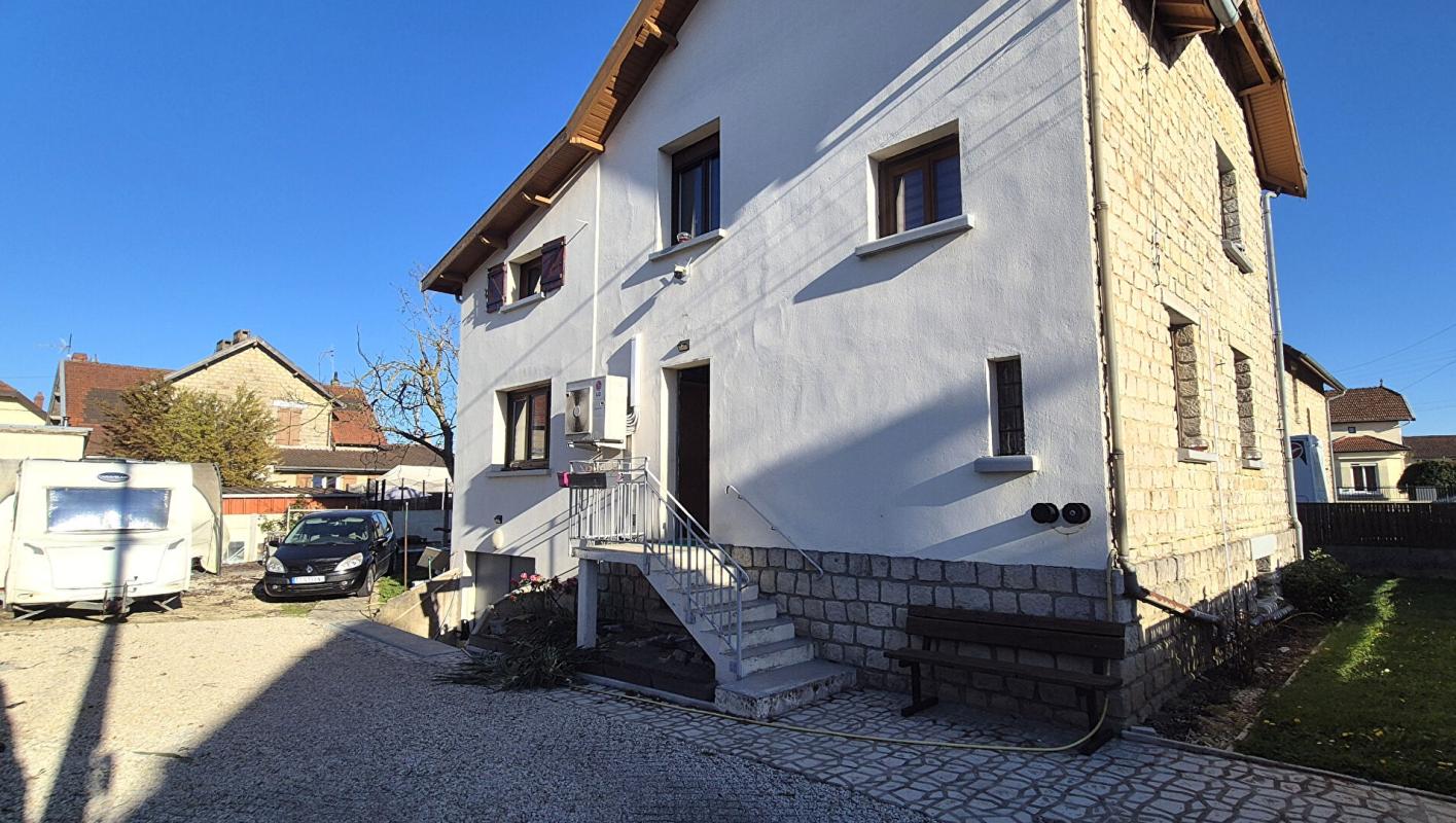 SAINT-DIZIER Belle Maison Individuelle en Pierre ou de Caractère de 131 m² à Remettre à votre Goût avec sa Cour sécurisée de 100 m², Terrasse de 28 m², Sas d'entrée, Sous-sol complet de 73 m² avec Buanderie, Atelier, Cave, Chaufferie PAC Air-Air, Climatisation, Pannea 6