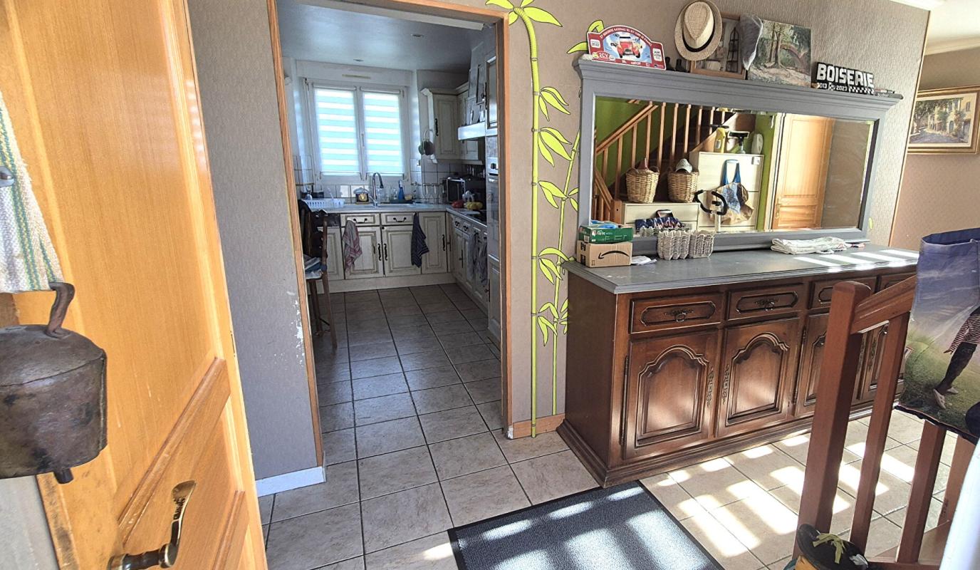 SAINT-DIZIER Belle Maison Individuelle en Pierre ou de Caractère de 131 m² à Remettre à votre Goût avec sa Cour sécurisée de 100 m², Terrasse de 28 m², Sas d'entrée, Sous-sol complet de 73 m² avec Buanderie, Atelier, Cave, Chaufferie PAC Air-Air, Climatisation, Pannea 7