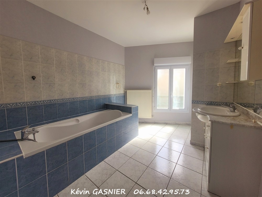 L'ISLE-D'ESPAGNAC L'ISLE D'ESPAGNAC (16340) : Maison de 112m2 + garage 10