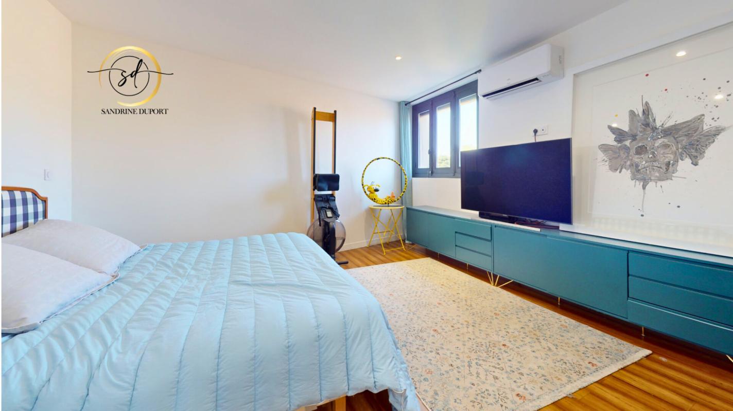 LABASTIDE-D'ANJOU Maison rénovée R+2 de 118m2  comprenant T2 + DUPLEX T3 sans vis a vis 11