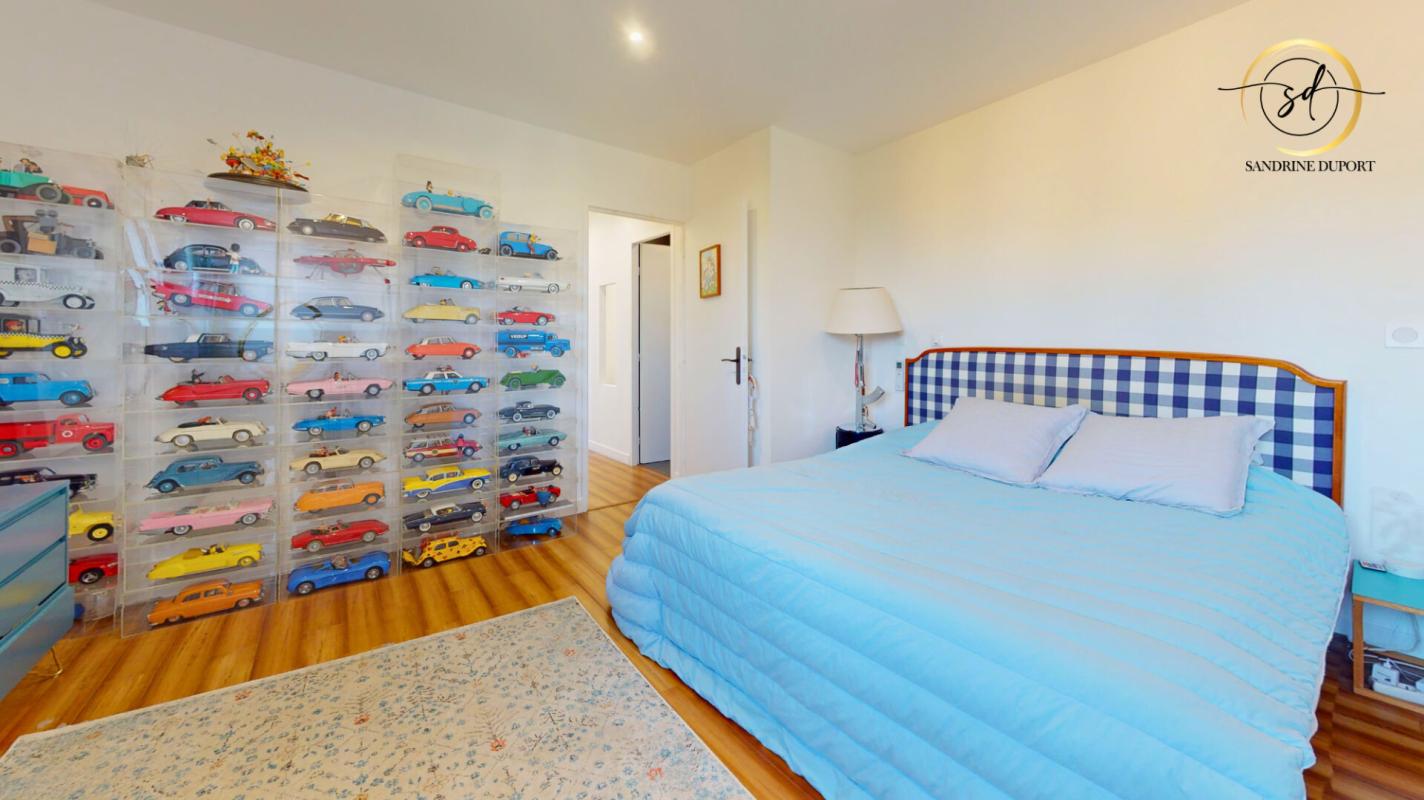 LABASTIDE-D'ANJOU Maison rénovée R+2 de 118m2  comprenant T2 + DUPLEX T3 sans vis a vis 12