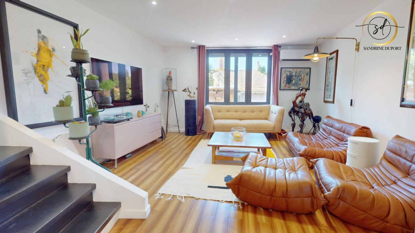 LABASTIDE-D'ANJOU Maison rénovée R+2 de 118m2  comprenant T2 + DUPLEX T3 sans vis a vis 3