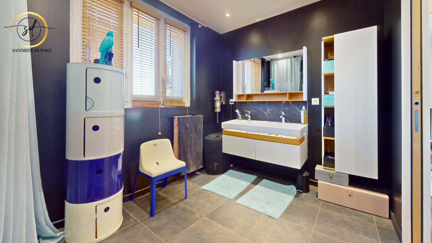 LABASTIDE-D'ANJOU Maison rénovée R+2 de 118m2  comprenant T2 + DUPLEX T3 sans vis a vis 9