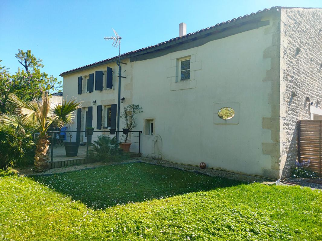 SAINT-GEORGES-DU-BOIS Maison Saint Georges Du Bois 9 pièce(s) 210 m2 16