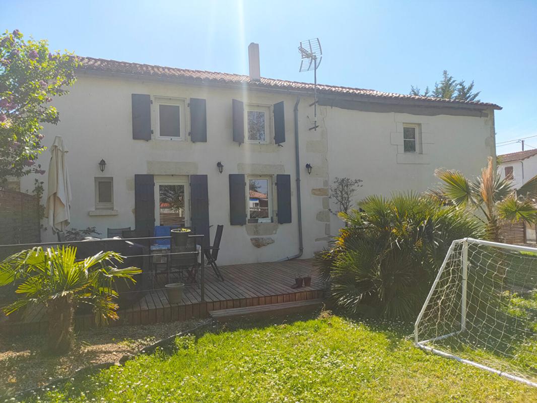 SAINT-GEORGES-DU-BOIS Maison Saint Georges Du Bois 9 pièce(s) 210 m2 17