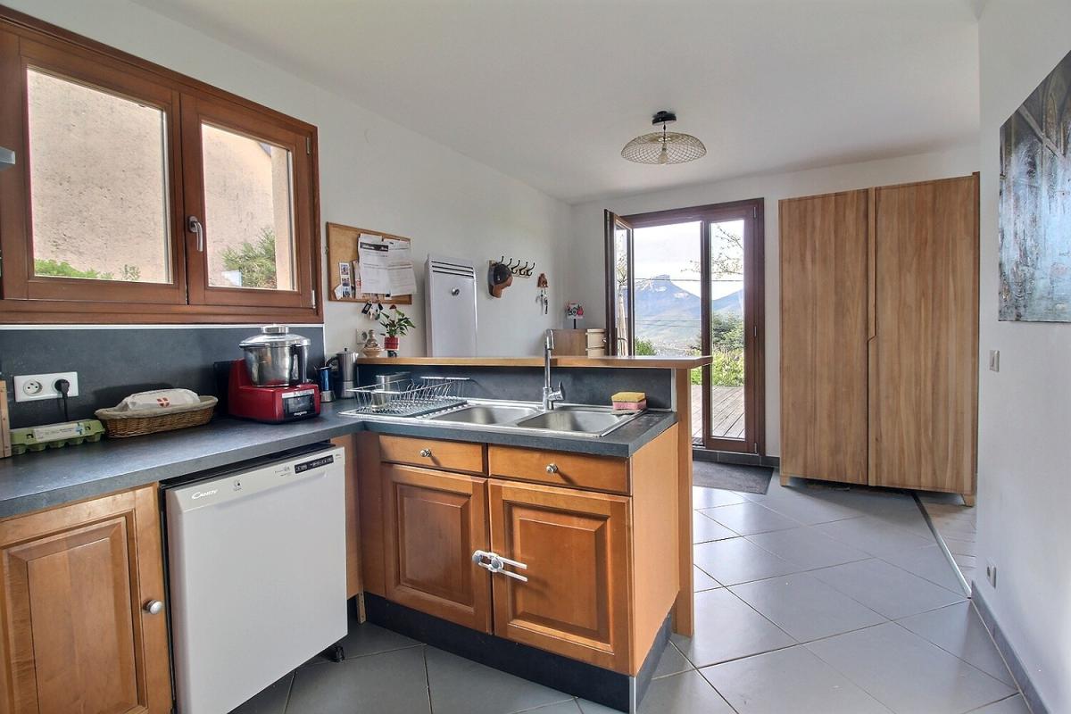 SAINT-JEAN-D'ARVEY Maison Saint-Jean-d'Arvey 5 pièces 102 m2 3