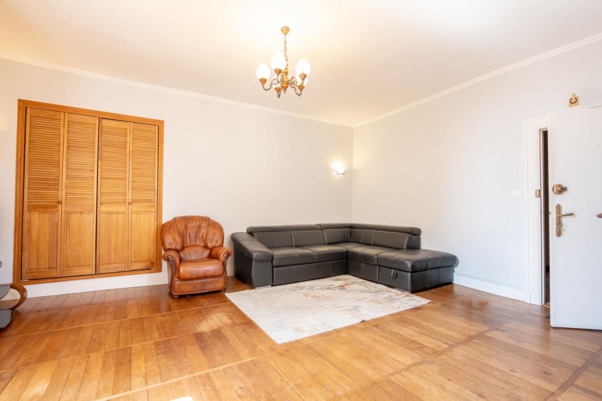 BLOIS LIEUX UNIQUES ® x PROPRIÉTÉS PRIVÉES PROPOSE APPARTEMENT HYPER-CENTRE DE BLOIS 77 M² 8