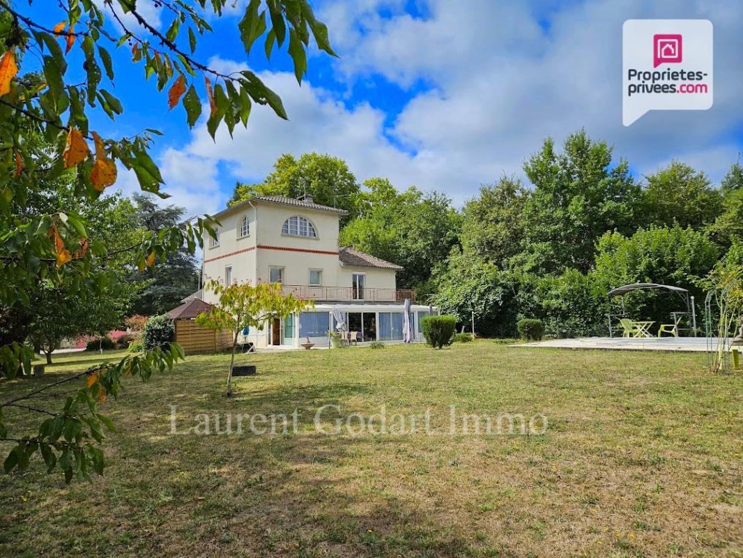VILLENEUVE-SUR-LOT Maison de 350m² avec piscine sur terrain clos de 3500m² 1