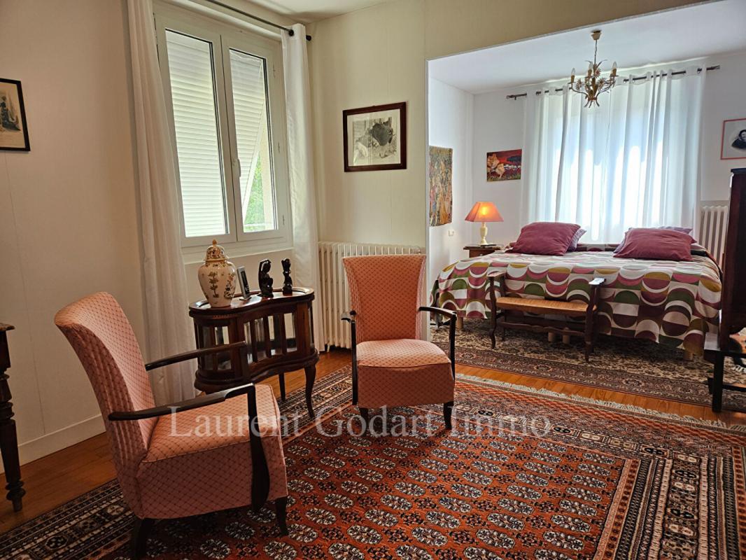 VILLENEUVE-SUR-LOT Maison de 350m² avec piscine sur terrain clos de 3500m² 10