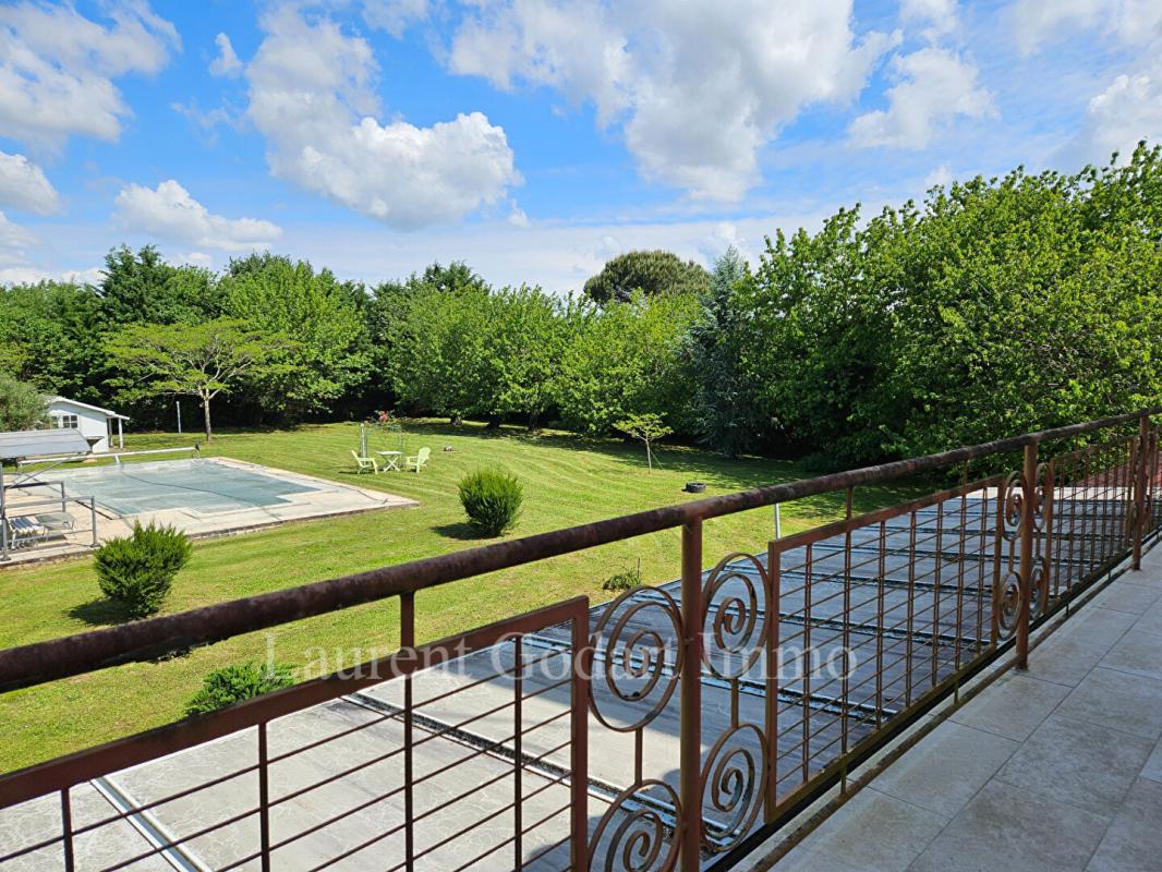 VILLENEUVE-SUR-LOT Maison de 350m² avec piscine sur terrain clos de 3500m² 2