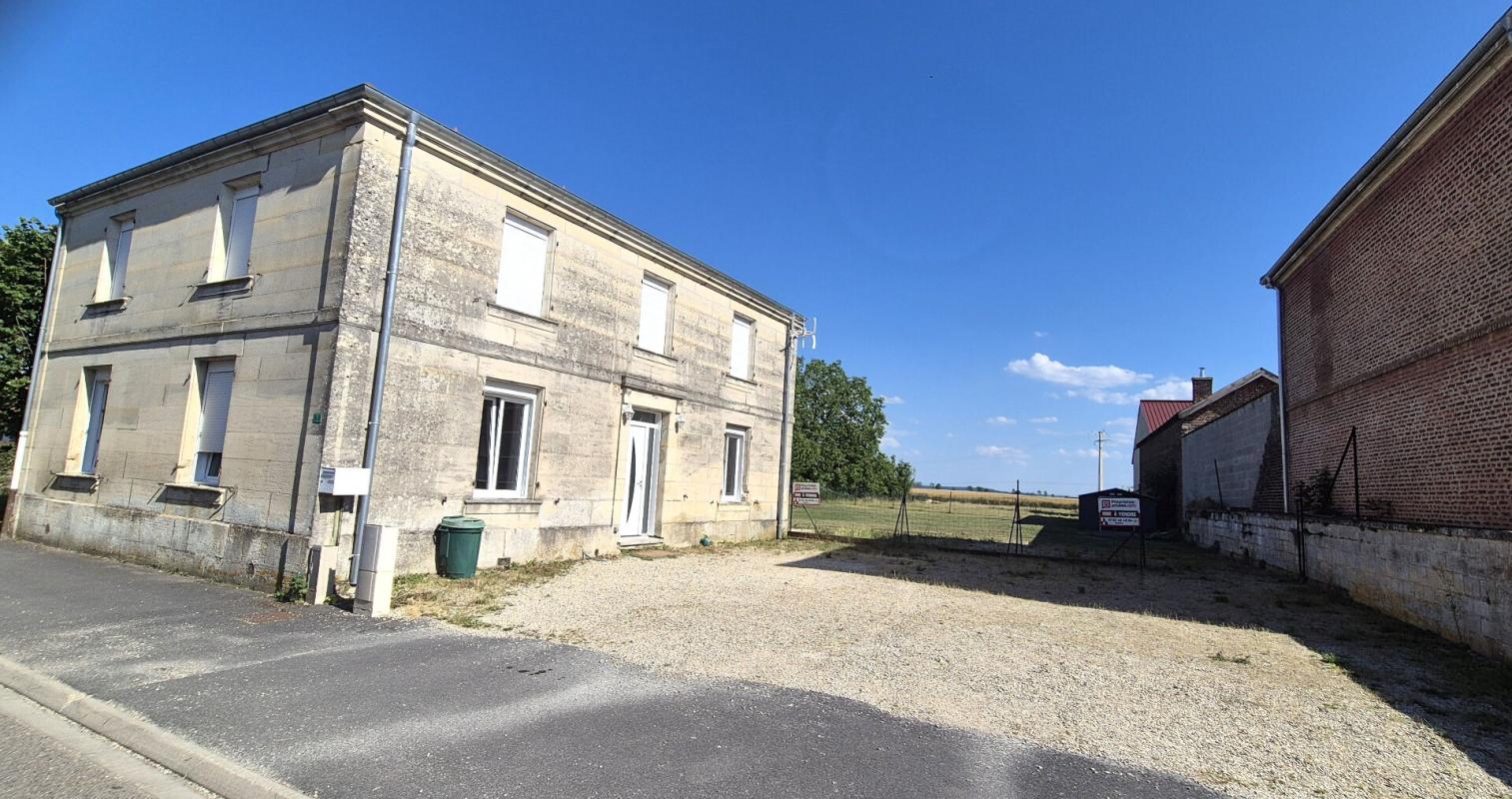 ECLARON-BRAUCOURT-SAINTE-LIVIERE Belle Demeure Contemporaine ou Maison de Caractère en Pierre de 181m² entièrement rénovée avec sa vaste Cour, Terrasse et Terrain clos, arboré et Constructible de 1821 m² 1