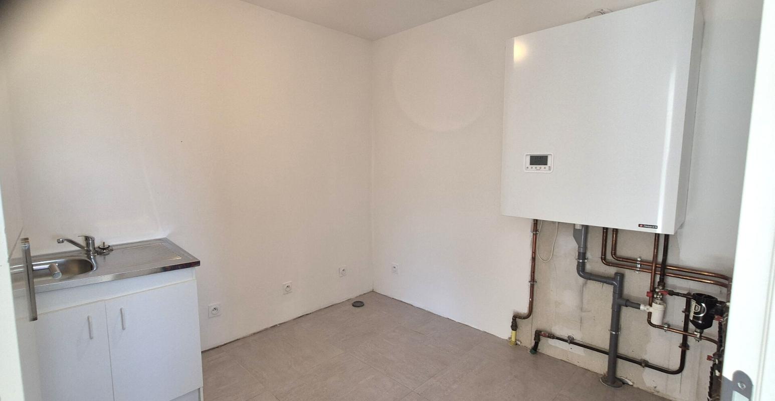 ECLARON-BRAUCOURT-SAINTE-LIVIERE Belle Demeure Contemporaine ou Maison de Caractère en Pierre de 181m² entièrement rénovée avec sa vaste Cour, Terrasse et Terrain clos, arboré et Constructible de 1821 m² 10