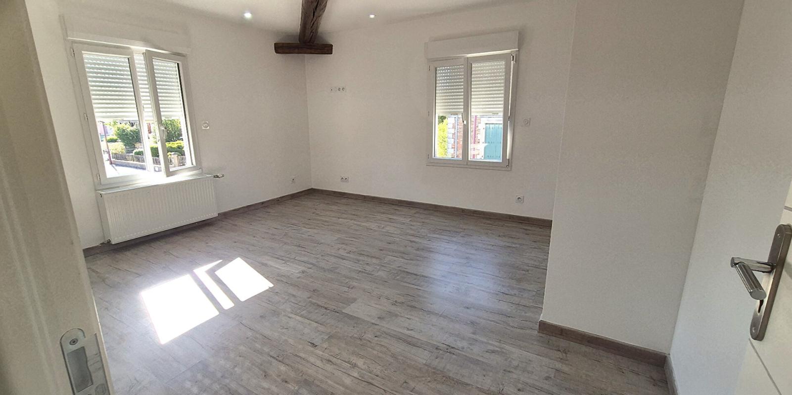 ECLARON-BRAUCOURT-SAINTE-LIVIERE Belle Demeure Contemporaine ou Maison de Caractère en Pierre de 181m² entièrement rénovée avec sa vaste Cour, Terrasse et Terrain clos, arboré et Constructible de 1821 m² 15