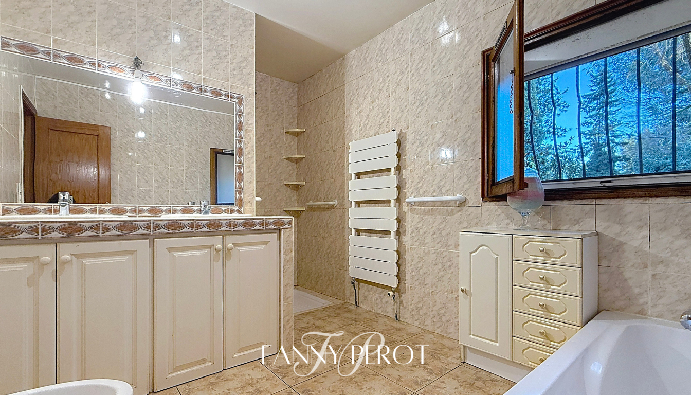 ARGELES-SUR-MER A Argelès, maison de caractère de 220 m² sur grande parcelle arborée avec piscine 13