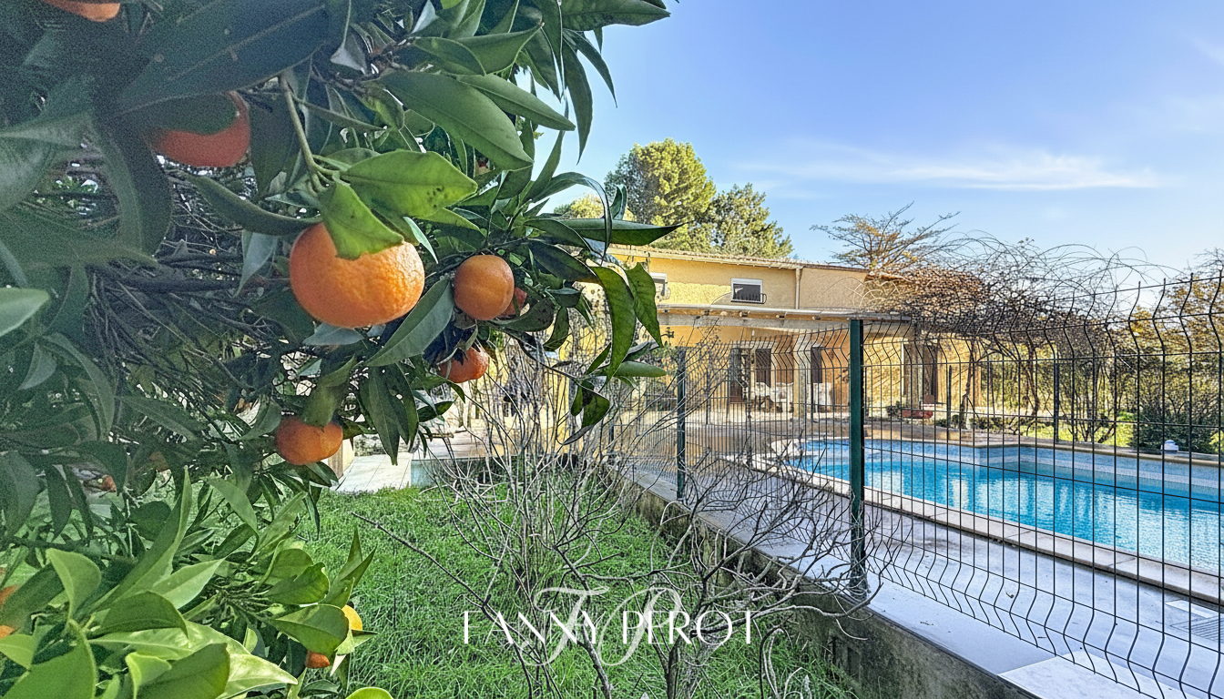 ARGELES-SUR-MER A Argelès, maison de caractère de 220 m² sur grande parcelle arborée avec piscine 16