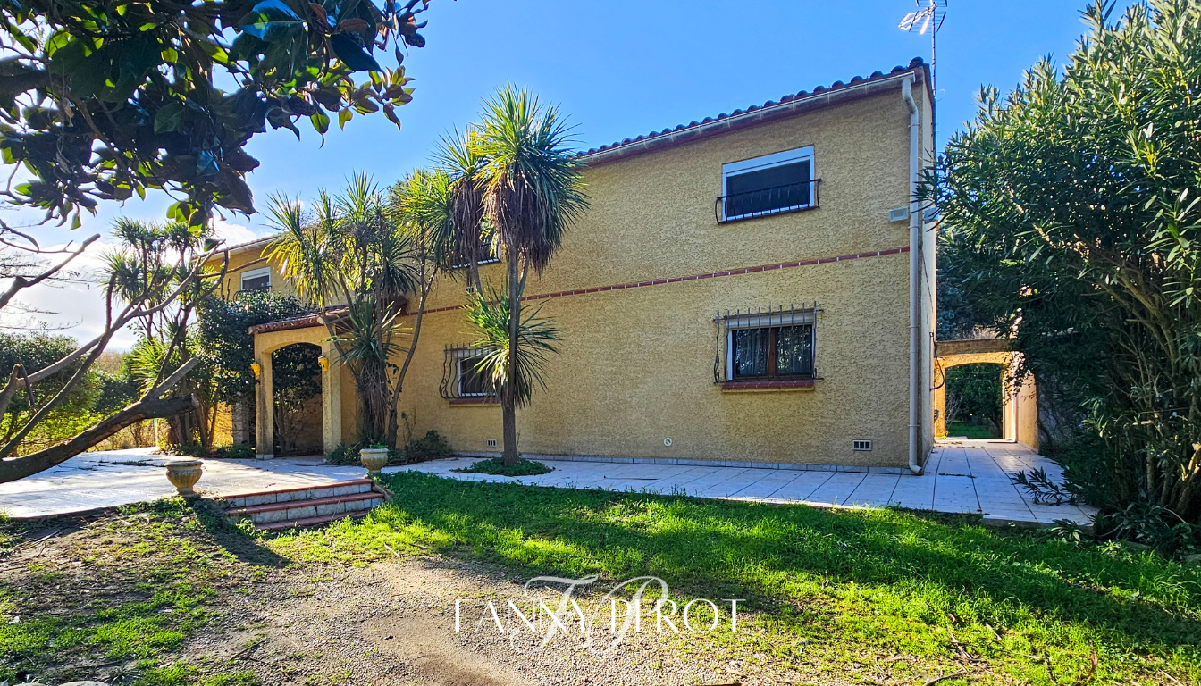 ARGELES-SUR-MER A Argelès, maison de caractère de 220 m² sur grande parcelle arborée avec piscine 18