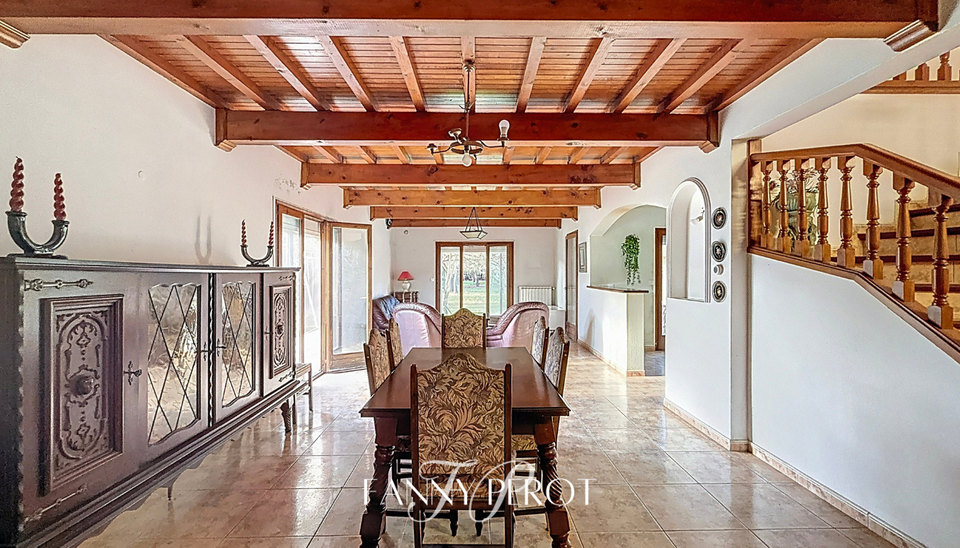 ARGELES-SUR-MER A Argelès, maison de caractère de 220 m² sur grande parcelle arborée avec piscine 5