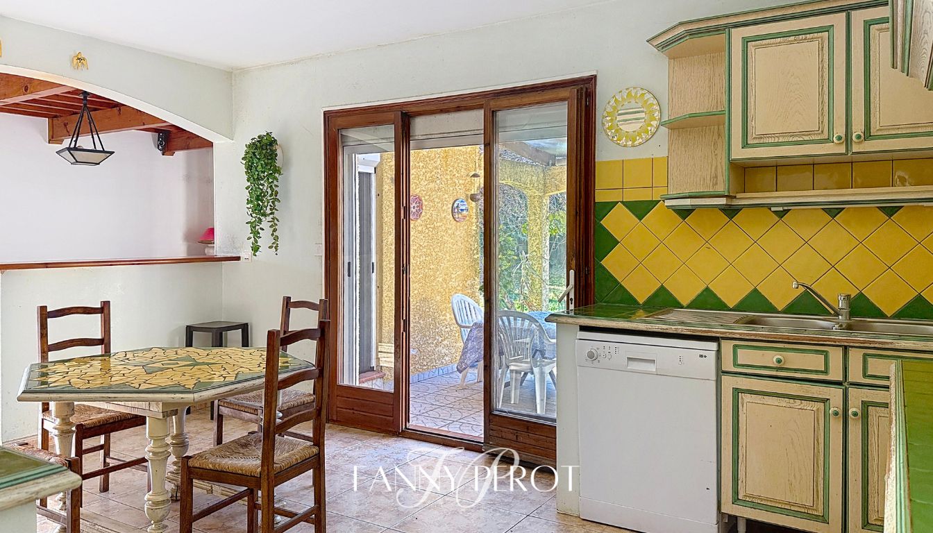 ARGELES-SUR-MER A Argelès, maison de caractère de 220 m² sur grande parcelle arborée avec piscine 8