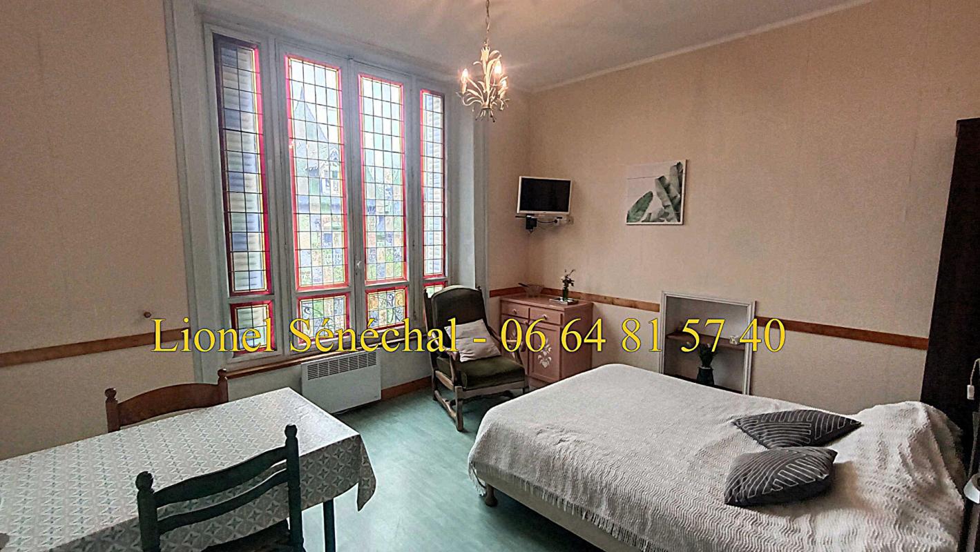 BAGNOLES-DE-L'ORNE Demeure de prestige en pierre de taille avec ses vitraux avec 12 studios pour une superficie de 300 m2 habitables en plein coeur du centre ville de Bagnoles de l'  Orne 12