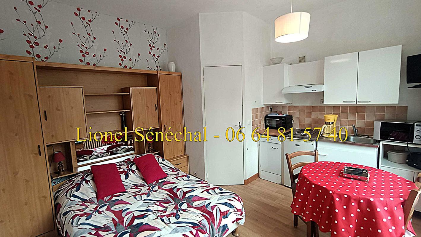 BAGNOLES-DE-L'ORNE Demeure de prestige en pierre de taille avec ses vitraux avec 12 studios pour une superficie de 300 m2 habitables en plein coeur du centre ville de Bagnoles de l'  Orne 13