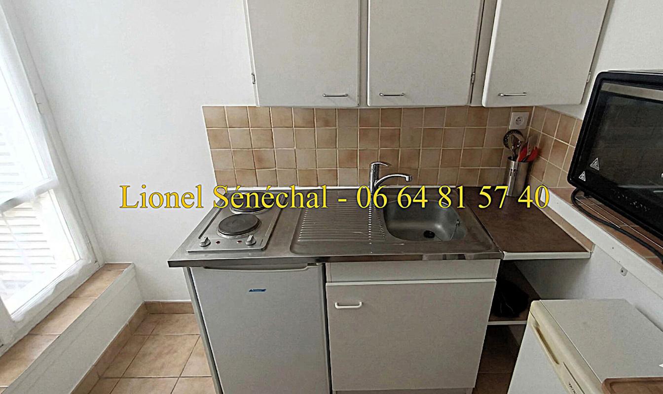 BAGNOLES-DE-L'ORNE Demeure de prestige en pierre de taille avec ses vitraux avec 12 studios pour une superficie de 300 m2 habitables en plein coeur du centre ville de Bagnoles de l'  Orne 14