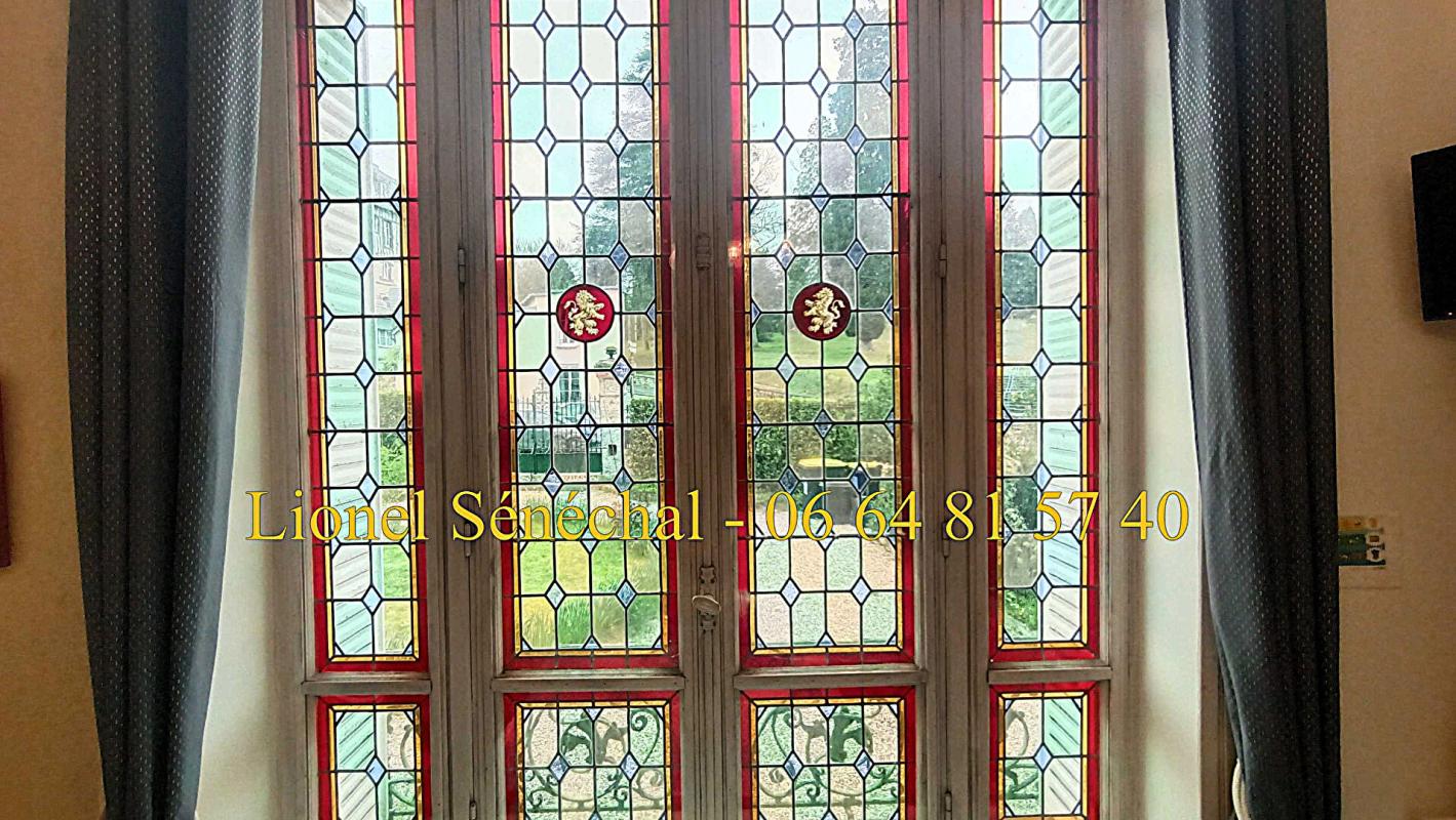 BAGNOLES-DE-L'ORNE Demeure de prestige en pierre de taille avec ses vitraux avec 12 studios pour une superficie de 300 m2 habitables en plein coeur du centre ville de Bagnoles de l'  Orne 3