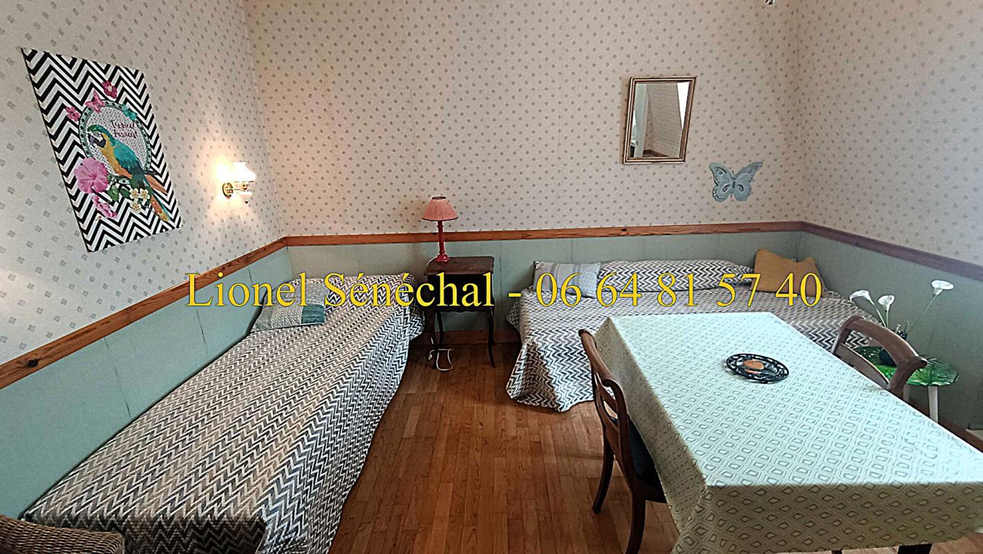 BAGNOLES-DE-L'ORNE Demeure de prestige en pierre de taille avec ses vitraux avec 12 studios pour une superficie de 300 m2 habitables en plein coeur du centre ville de Bagnoles de l'  Orne 5