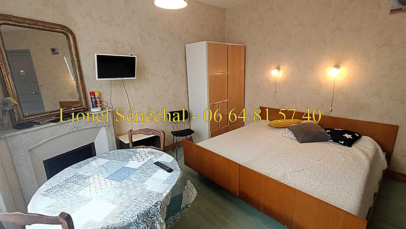 BAGNOLES-DE-L'ORNE Demeure de prestige en pierre de taille avec ses vitraux avec 12 studios pour une superficie de 300 m2 habitables en plein coeur du centre ville de Bagnoles de l'  Orne 8